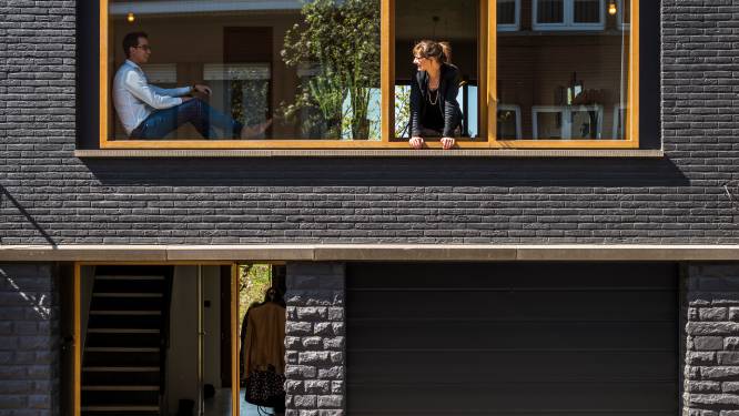 Complete metamorfose voor een minimaal budget: jonge architecte nam rijwoning in Kessel-Lo onder handen 