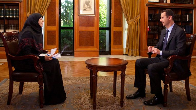 De Syrische president Bashar al-Assad tijdens een interview met de Libanese televisie. Beeld afp