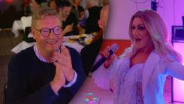Joeri verrast Kurt met travestieshow