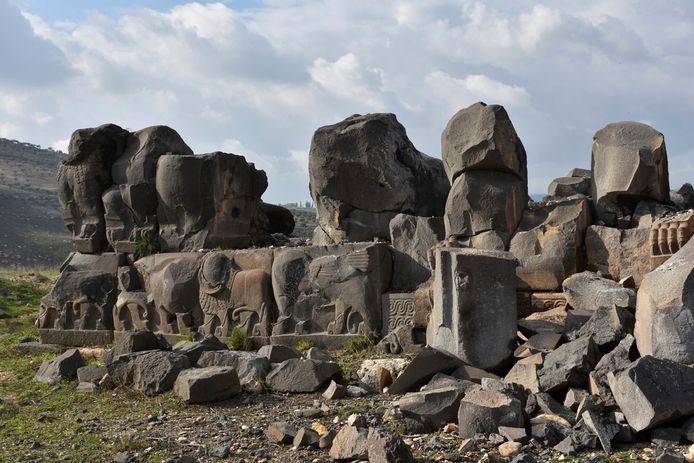 Een groot deel van de antieke tempel van Ain Dara ingestort door de Turkse luchtaanvallen.