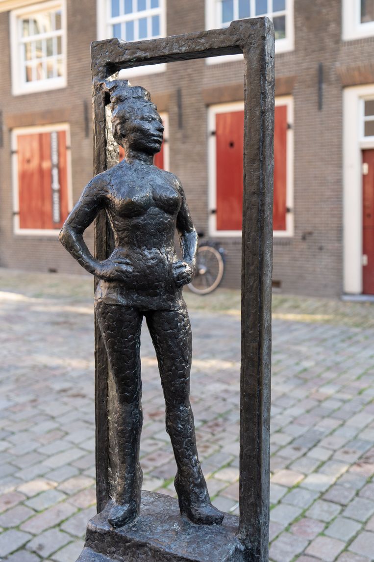 De sekswerker Belle op het Oudekerksplein Beeld Birgit Bijl