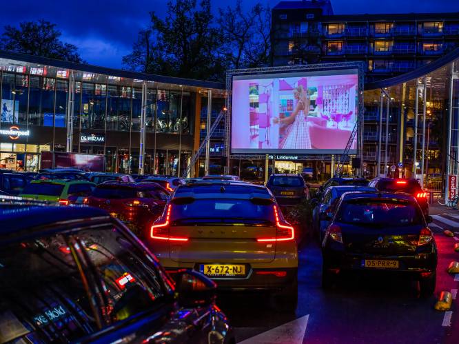 Drive-inbioscoop in Enschede: met popcorn in de auto in het roze kijken naar Barbie