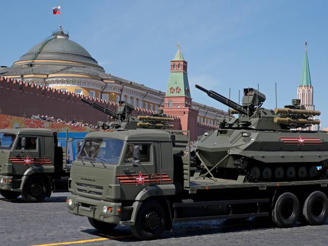 Poetin pakt uit met zijn militaire macht: van hypersonische raketten en drones tot onbemande 'robottanks'