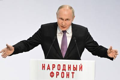 KIJK. Russische economie bloeit ondanks sancties, beweert Poetin: “Zou Westen graag een welgekend handgebaar laten zien”