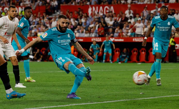 Benzema trapt de 2-3 in minuut 90 binnen.