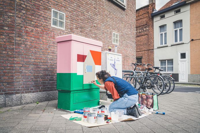 Sarah Yu Zeebroek aan 'haar' nutskastje aan de Ham.