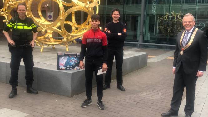 Sergen (13) voorkwam een brand en verleende eerste hulp: nu is hij geëerd door de burgemeester
