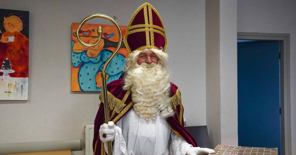 Al vijftig jaar hulpsinterklaas: ‘Toen ik op mijn achttiende begon, moest ik een zwaardere stem opze