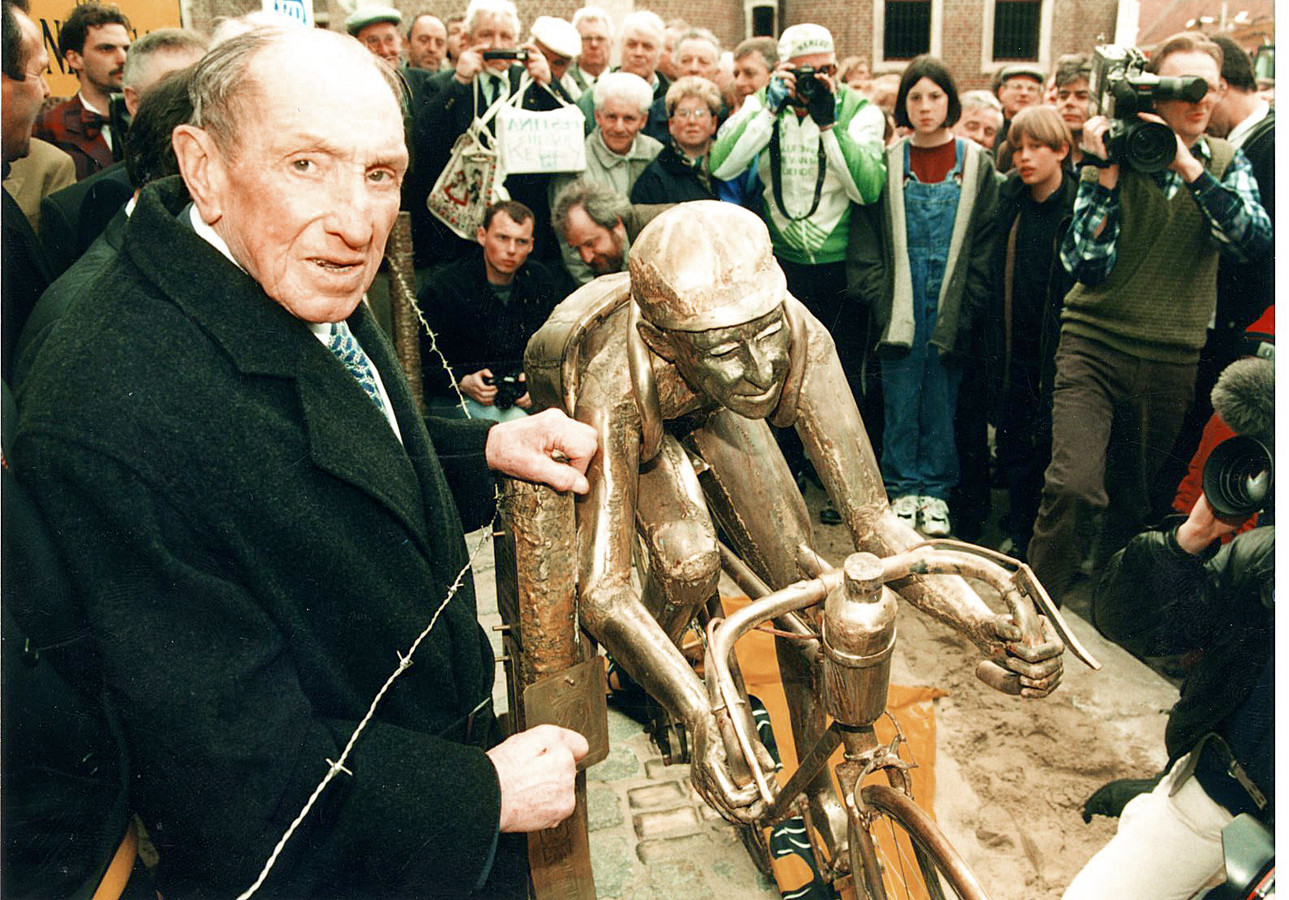 Waar Was De Gele Trui Naartoe In 1945 Voor Wie Waren Die 12 