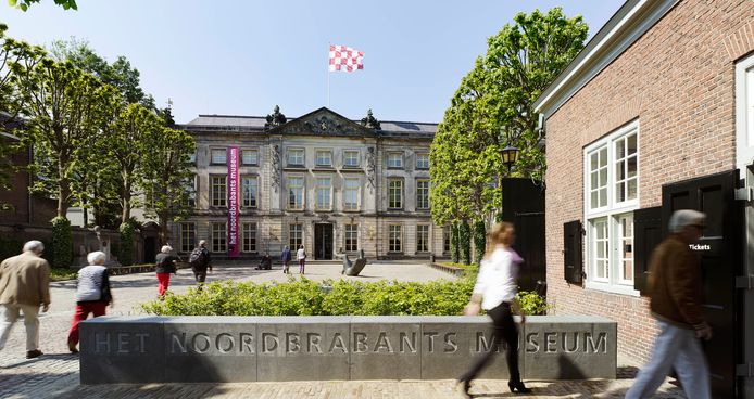 Het voorplein van Het Noordbrabants Museum in Den Bosch.