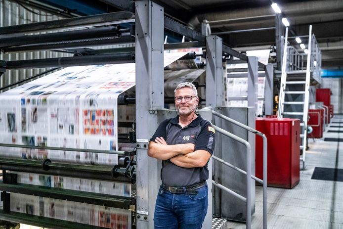 Ernst de Rover in de drukkerij van DPG Media.
