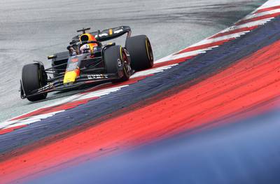 Hyperdominerende Verstappen wint ook de GP van Oostenrijk, ploegmaat Perez op podium na geweldige inhaalrace
