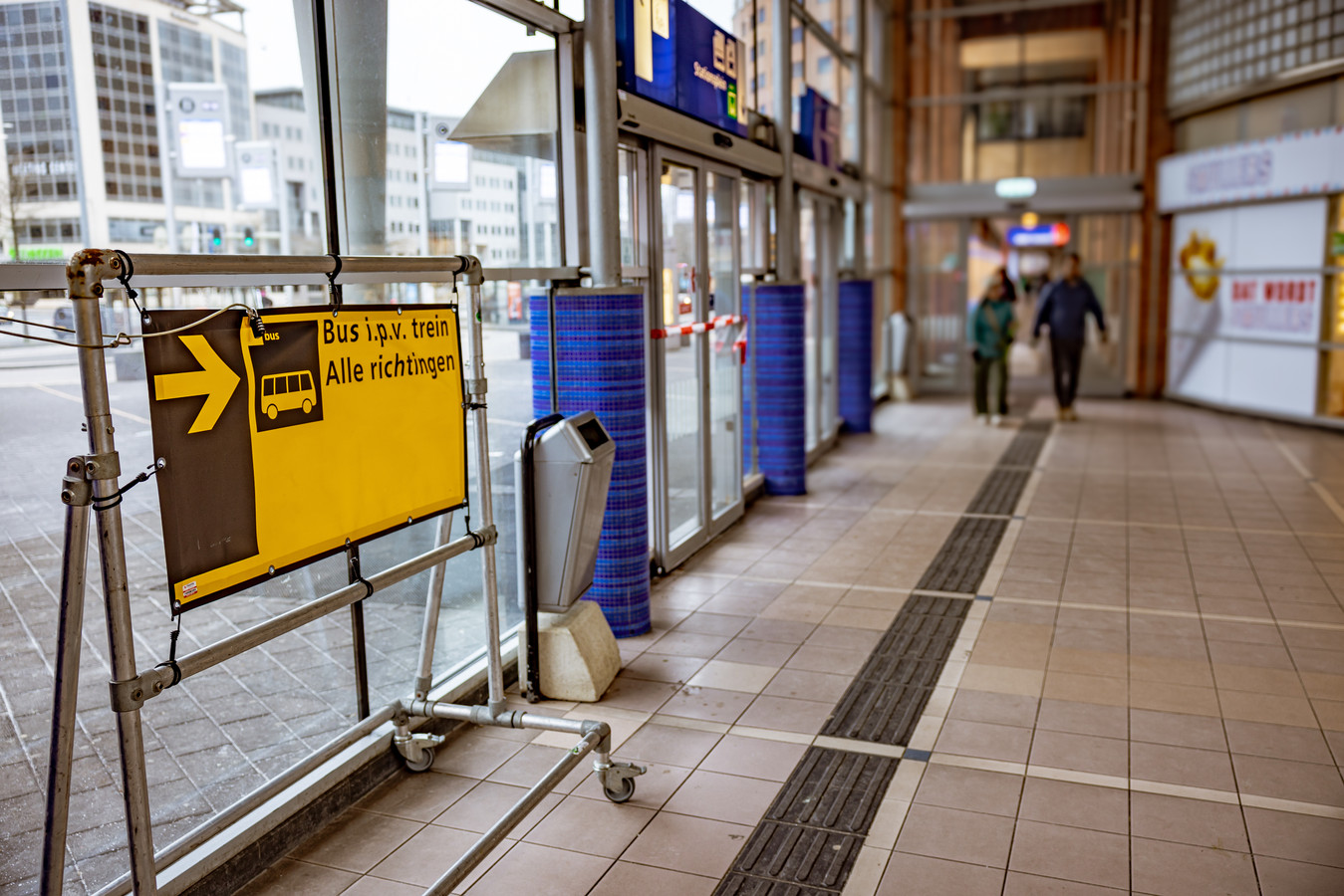 In een trein passen 1000 mensen, in een bus maar 50 hoe moet dat als station Amersfoort straks