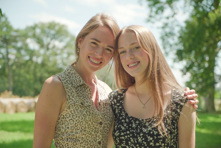 Stephanie Planckaert en dochter Iluna. Beeld VRT