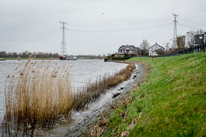 De IJsseldijk tussen Krimpen en Gouderak wordt de komende jaren fiks aangepast.