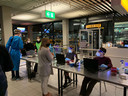 De in alle haast ingerichte testlocatie op Schiphol voor reizigers van de twee Z-Afrikaanse vluchten.
