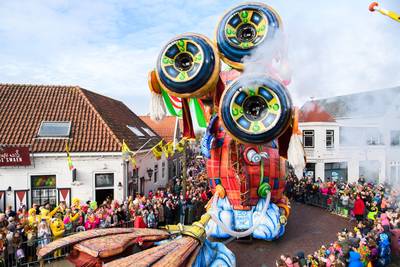 Wegrijden Wagenshow in Boemeldonck zorgt voor trots en saamhorigheid: ‘Zo laat je voor de laatste keer je waardering blijken’