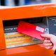 Postzegel wordt duurder, aantal brieven daalt