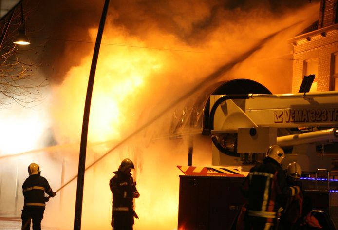 Brandweerman Wiebe de Vries kwam om toen hij een brand bluste in een winkel.