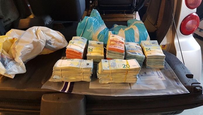 Acht Ton Contant Geld Gevonden In Woning Ijburg Amsterdam Ad Nl