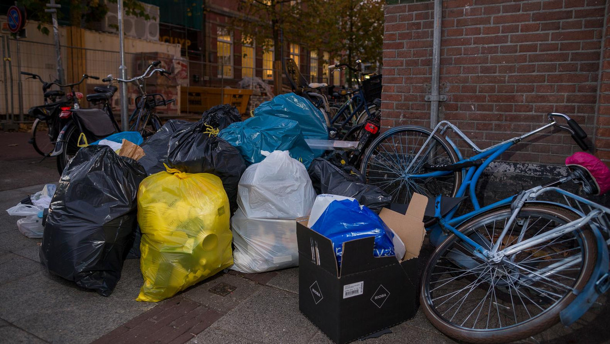 322 boetes voor afval op straat 