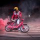 Kunstenaar Leoke over de tragische liefde tussen een megalomane stuntman en zijn hooggehakte geliefde