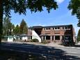 Hotel De Grote Zwaan in De Lutte, waar inmiddels vluchtelingen opgevangen worden.