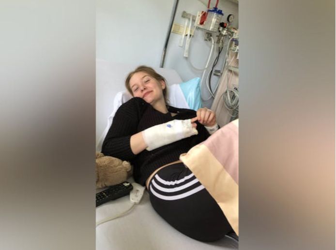 Lisan Naninck (17) heeft de ziekte van Lyme van een teek gekregen toen ze 7 jaar was.