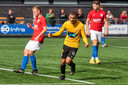Ontlading bij Unitas '30 speler Achraf Ouaddaf (midden, gele shirt), die net de 2-0 binnen heeft geschoten.
