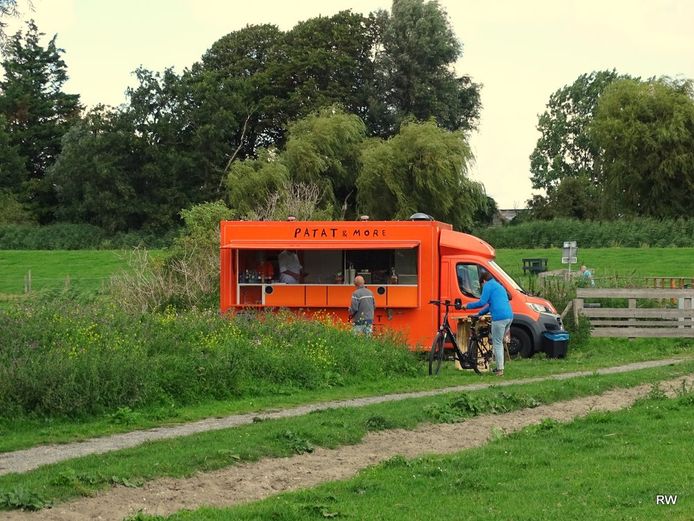 De tijdelijke snackkar in het Buytenpark.