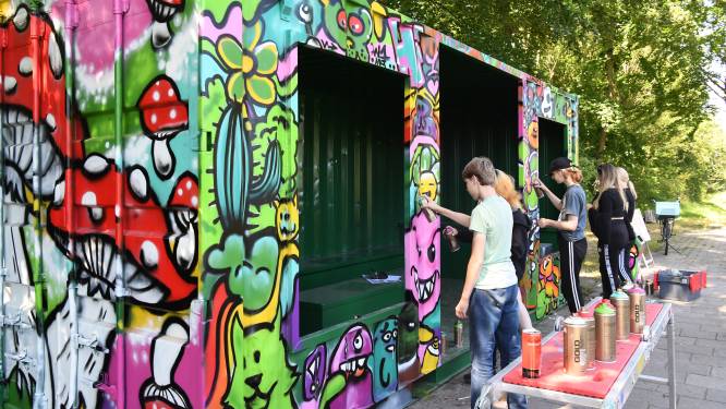 Vrolijke vernieuwde jongerenontmoetingsplek in waterpark Slotbosse Toren