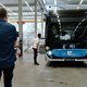 In Deurne bouwen ze stekkerbussen met kennis uit de luchtvaartindustrie. ‘Net rijdende vliegtuigen’