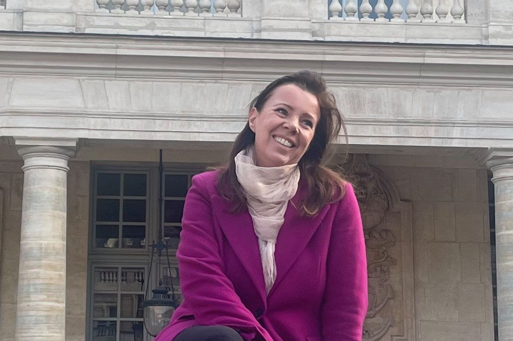 Hightea in de stijl van ‘Emily in Paris’: ‘Gasten komen hierheen vanuit ...