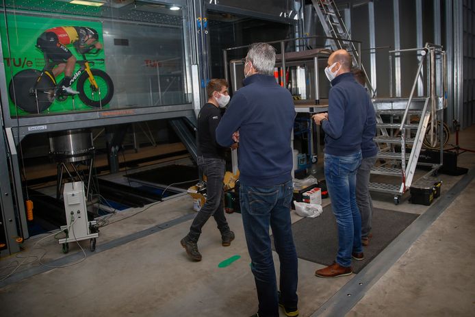 Wout van Aert tijdens zijn test in de windtunnel.