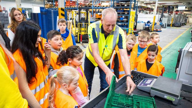Kinderen uit Hardenberg en Ommen vallen voor ‘vette, flexibele robotarmen': ‘Jonge technici hard nodig’ 

