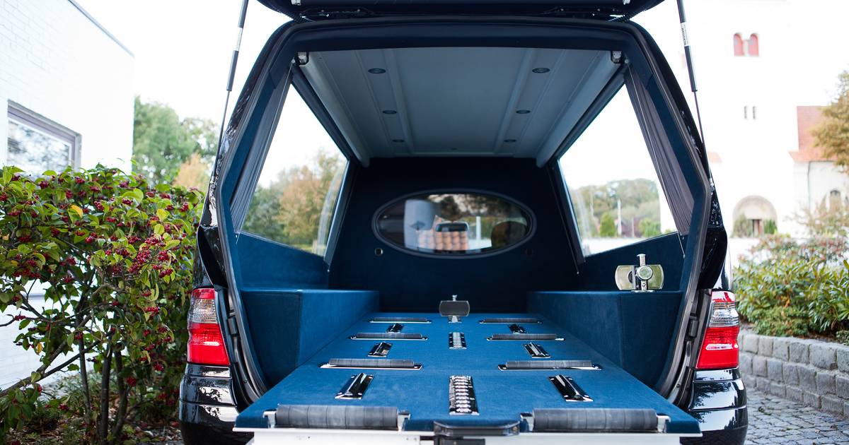 Uitvaartondernemer reed met lijkwagen bomvol drugsgrondstoffen door dorp Beugen