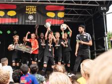 Apeldoornse jongens strijden in Barcelona om de Europese titel straatvoetbal: ‘Wij worden kampioen óf Spanje’