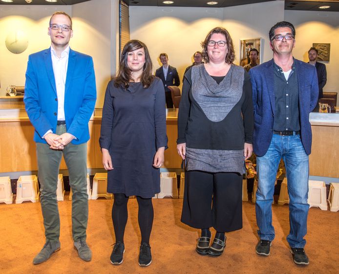 Rechts Youcef Ben Ali, de nieuwe fractievoorzitter van de PvdA-fractie in Zwolle. Naast hem van rechts naar links:  Mart Oude Egbrink, Patty Wolthof en Eefke Meijerink. Foto Frans Paalman Zwolle © 2018