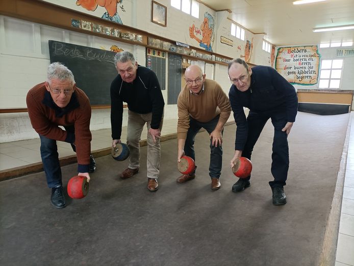 Paddestoelbolders Noël Logghe, Hugo Casier, Rudy Degrijse en Jan Vandamme willen hun bolletra niet kwijt.