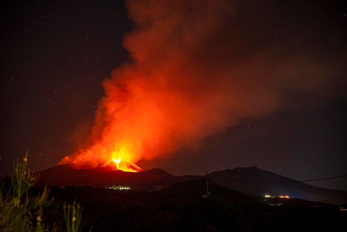 Beelden van de nieuwe uitbarsting van de Etna.