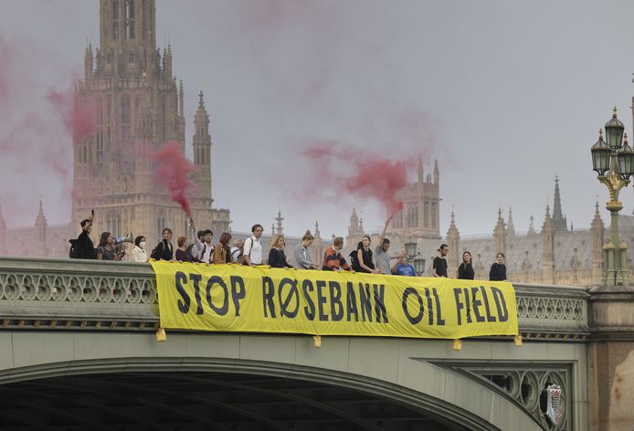 Beeld van een protest eerder deze maand tegen de ontginning van het olie- en gasveld in de Noordzee.