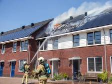 Zonnepanelen in brand in Vinkeveen; 5 huizen beschadigd