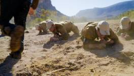 De Special Forces moeten zwaar ploeteren door het zand