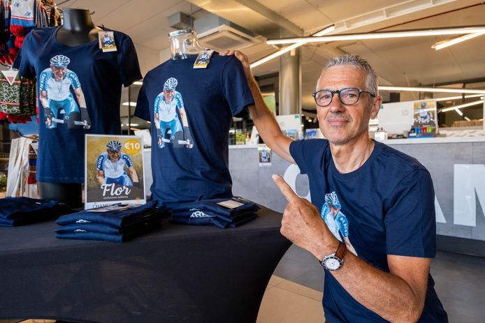 Flor gaat op pensioen en fietsenwinkel Chamizo laat zijn portret op shirts drukken