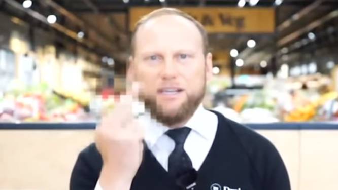 N’arrivant pas à les revendre, il demande au supermarché de lui rembourser 4800 rouleaux de papier toilette
