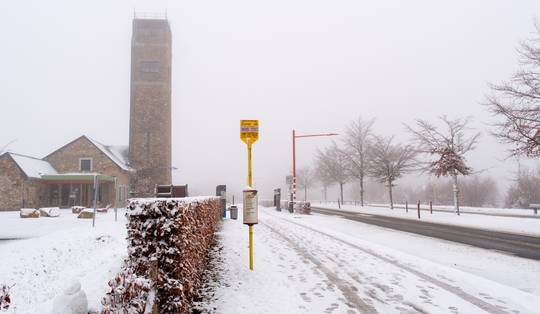 Klein laagje sneeuw in deel van Vlaanderen, KMI waarschuwt voor gladde wegen