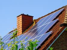 Extra geld vragen aan bezitters van zonnepanelen niet verboden, zegt toezichthouder