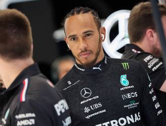Lewis Hamilton kraakt eigen Mercedes en looft Red Bull: ‘Nog nooit een auto gezien die zo snel is’