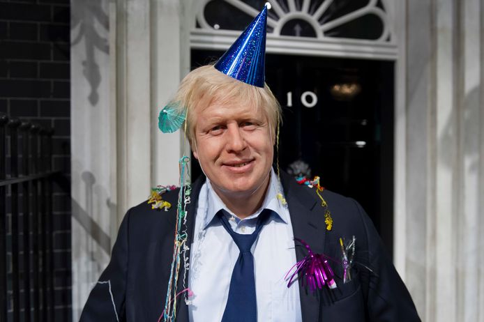 Madame Tussauds gaf het wassenbeeld van Boris Johnson een make-over en bezorgde hem een 'feestoutfit'.