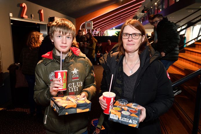 Vinnie (13) mocht gratis met zijn moeder Petra mee naar de film.